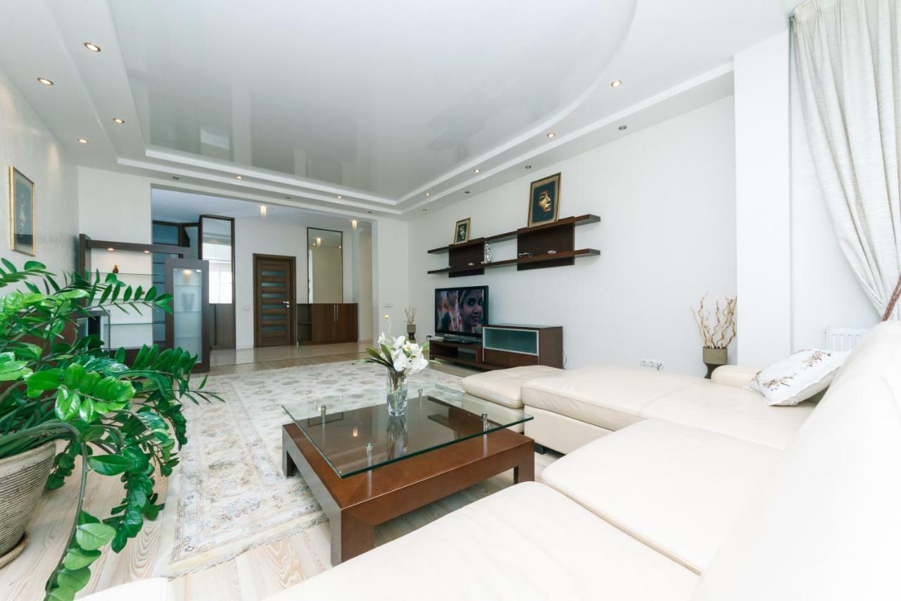 3 Комнатные Апартаменты В Центре Печерска Kyiv Exterior photo