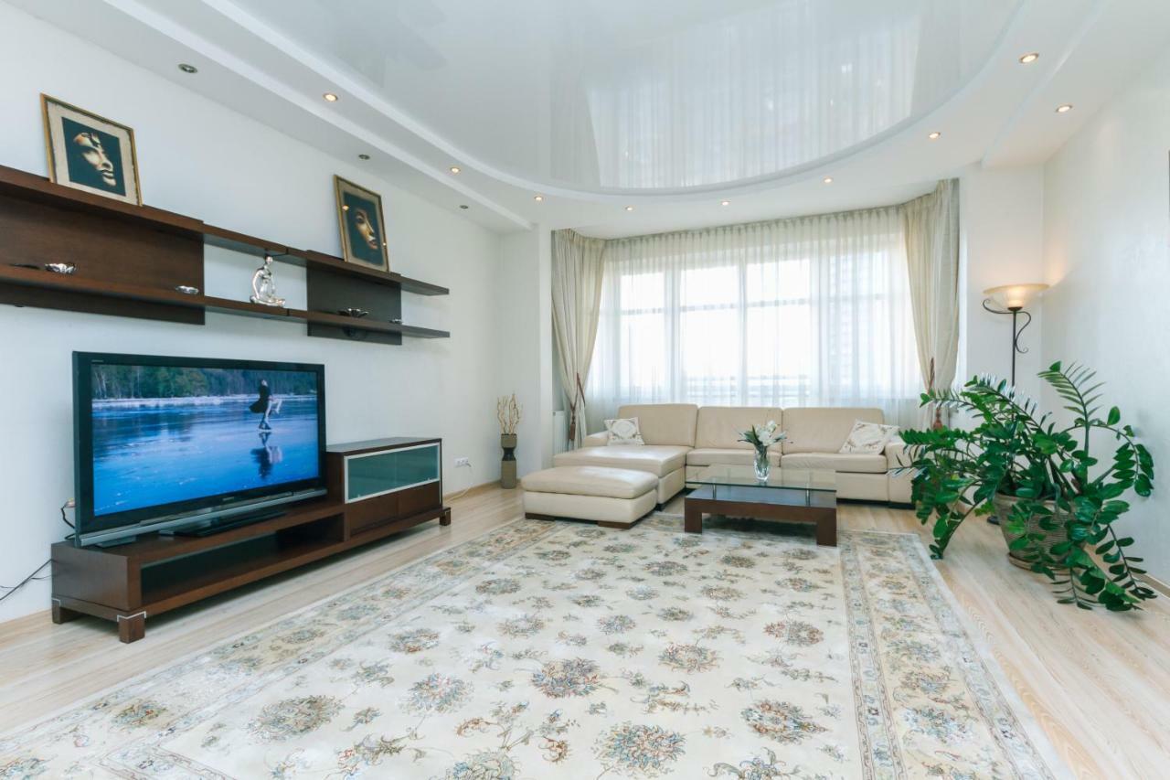 3 Комнатные Апартаменты В Центре Печерска Kyiv Exterior photo