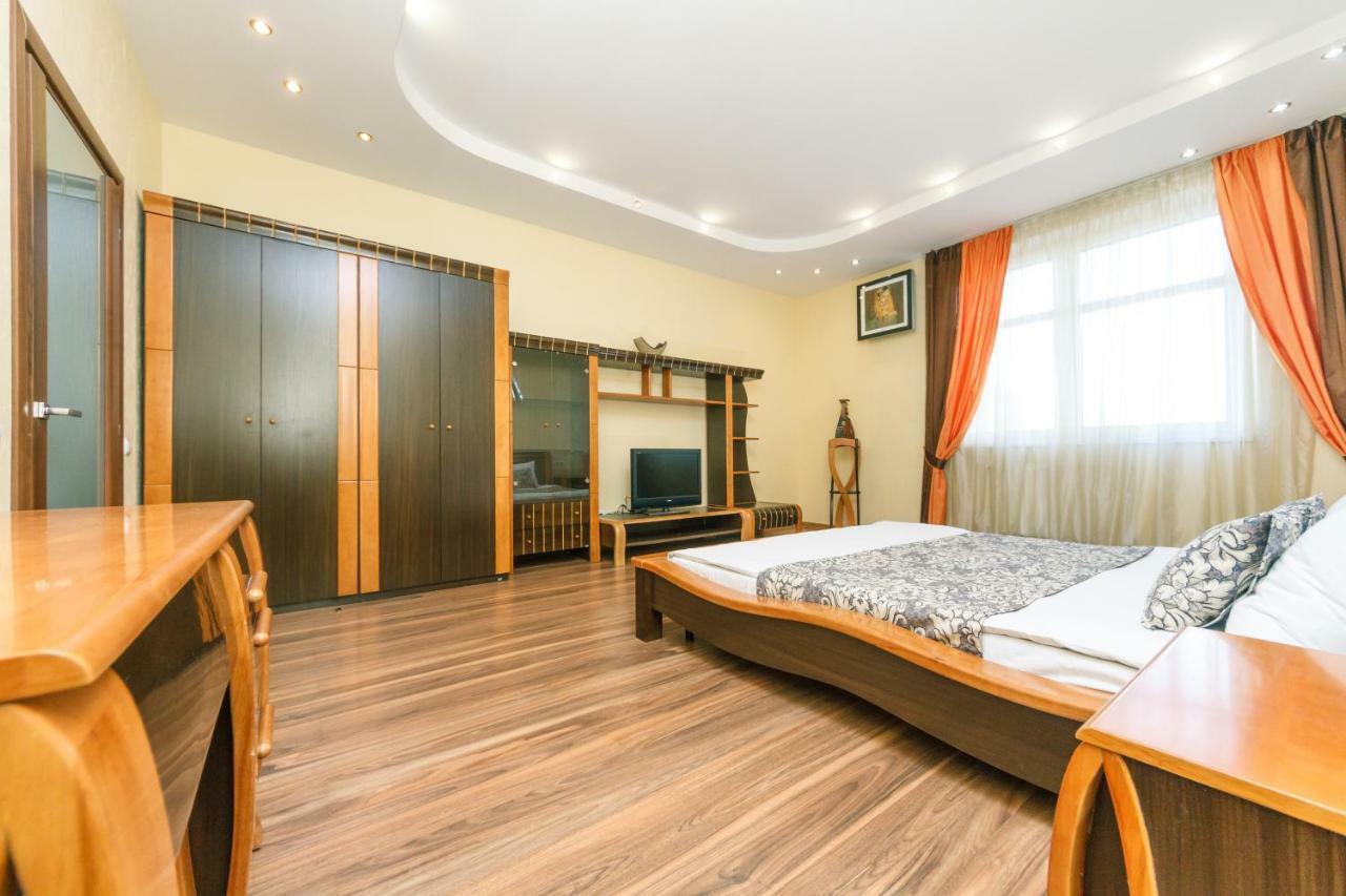 3 Комнатные Апартаменты В Центре Печерска Kyiv Exterior photo
